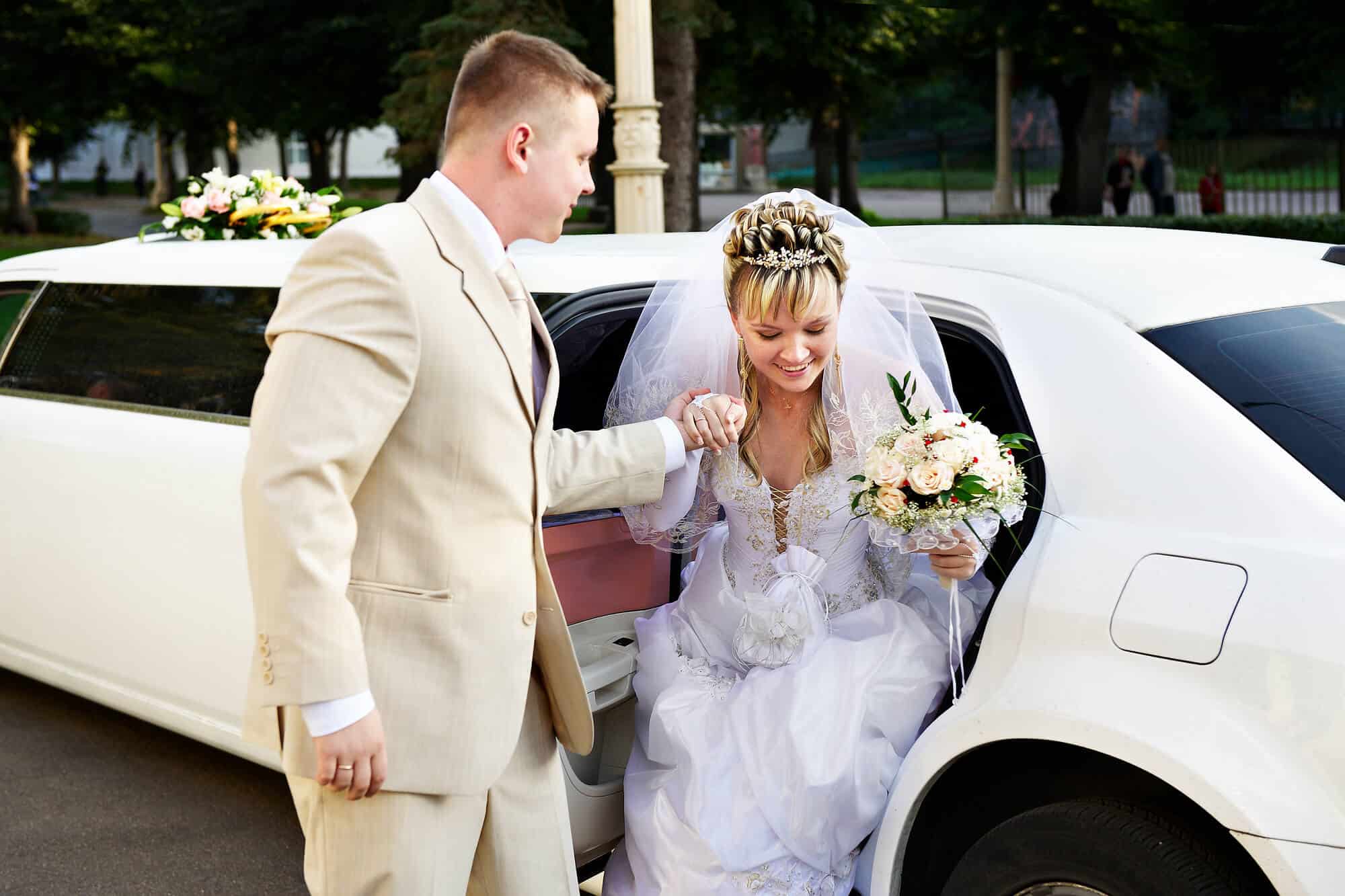 How to Choose a Wedding Limo Service